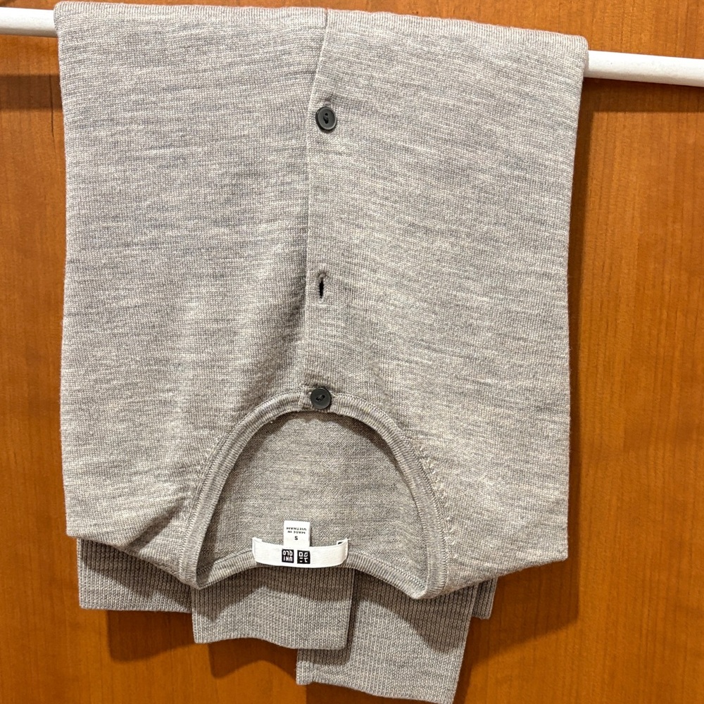 Uniqlo Gray Women's Cardigan Sweater